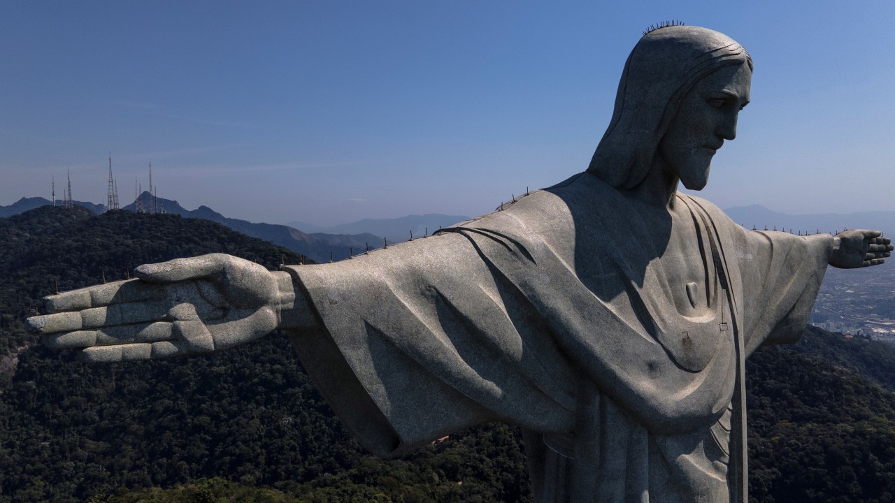 Christ The Redeemer Reopens In Rio De Janeiro After Months Of Coronavirus Closures South China Morning Post Christ The Redeemer Reopens In Rio De Janeiro After Months Of Coronavirus Closures South China Morning Post