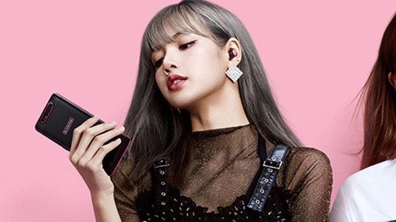 Blackpink Are Unshakeable Samsung Ambassadors Jisoo Jennie Rose And Lisa Refuse Iphone Selfies Have Special Galaxy S Colours In Their Honour And Show Off The South Korean Smartphone Brand In Music Videos Blackpink Are Unshakeable Samsung Ambassadors Jisoo Jennie Rose And Lisa Refuse Iphone Selfies Have Special Galaxy S Colours In Their Honour And Show Off The South Korean Smartphone Brand In Music Videos