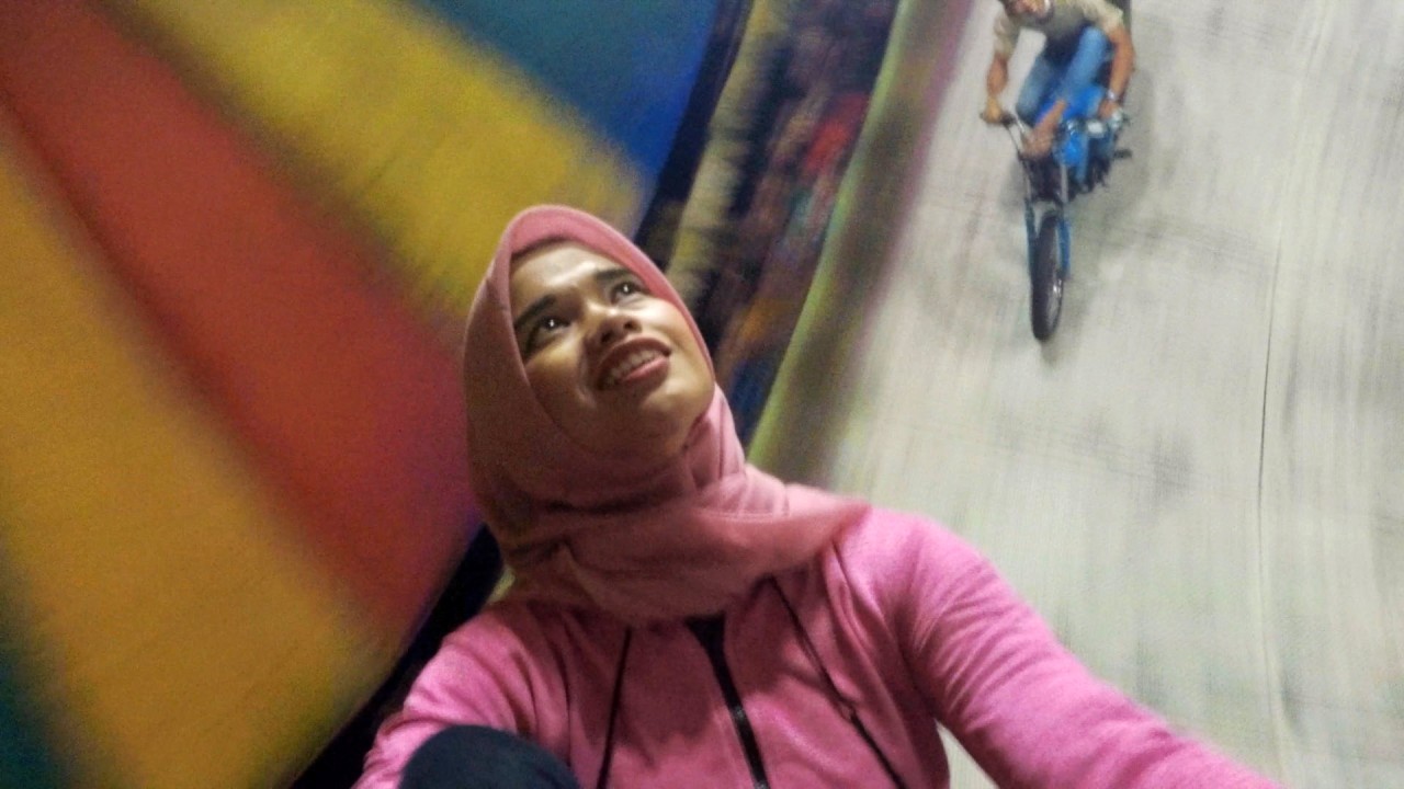 Indonesian stuntwoman rolls over stereotypes in 'Wall of Death' motorbike show
