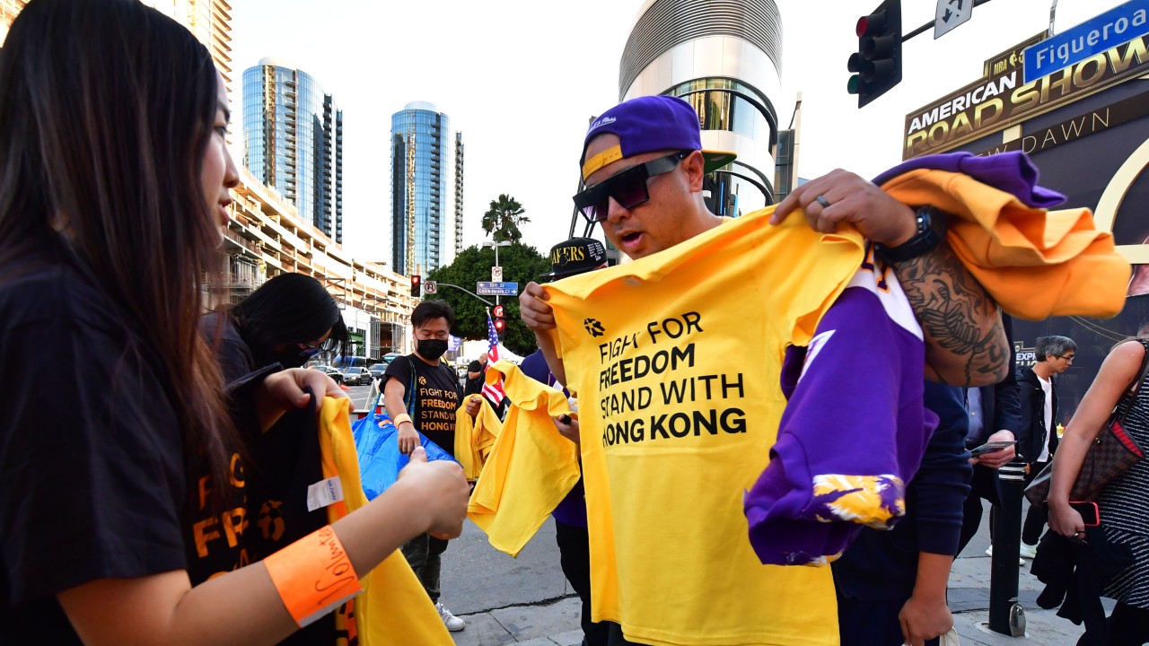 ‘Stand with Hong Kong’ shirts handed out before LA Lakers game
