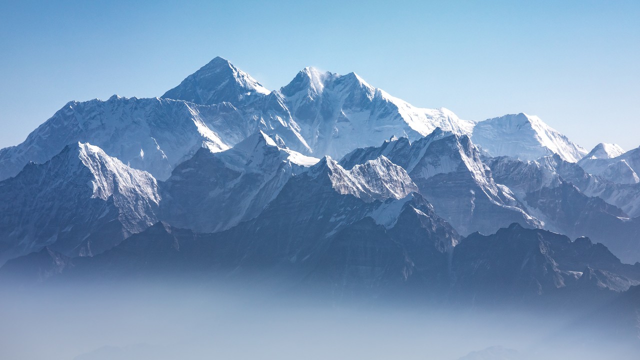 China sends surveyors to top of Mount Everest in a bid to measure the world’s tallest mountain