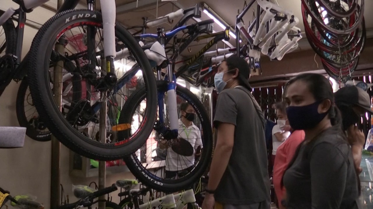 Coronavirus: Filipinos scramble to buy bikes as they return to work