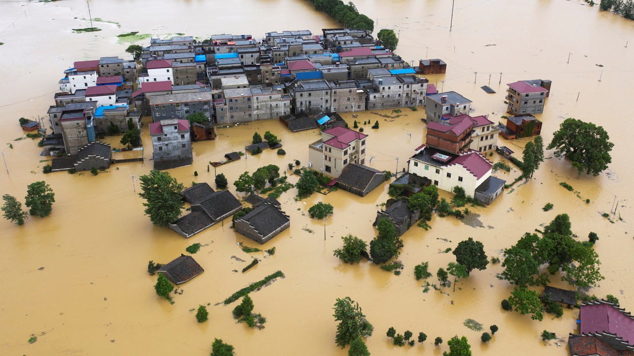 China’s massive floods move east, battering communities along Yangtze River