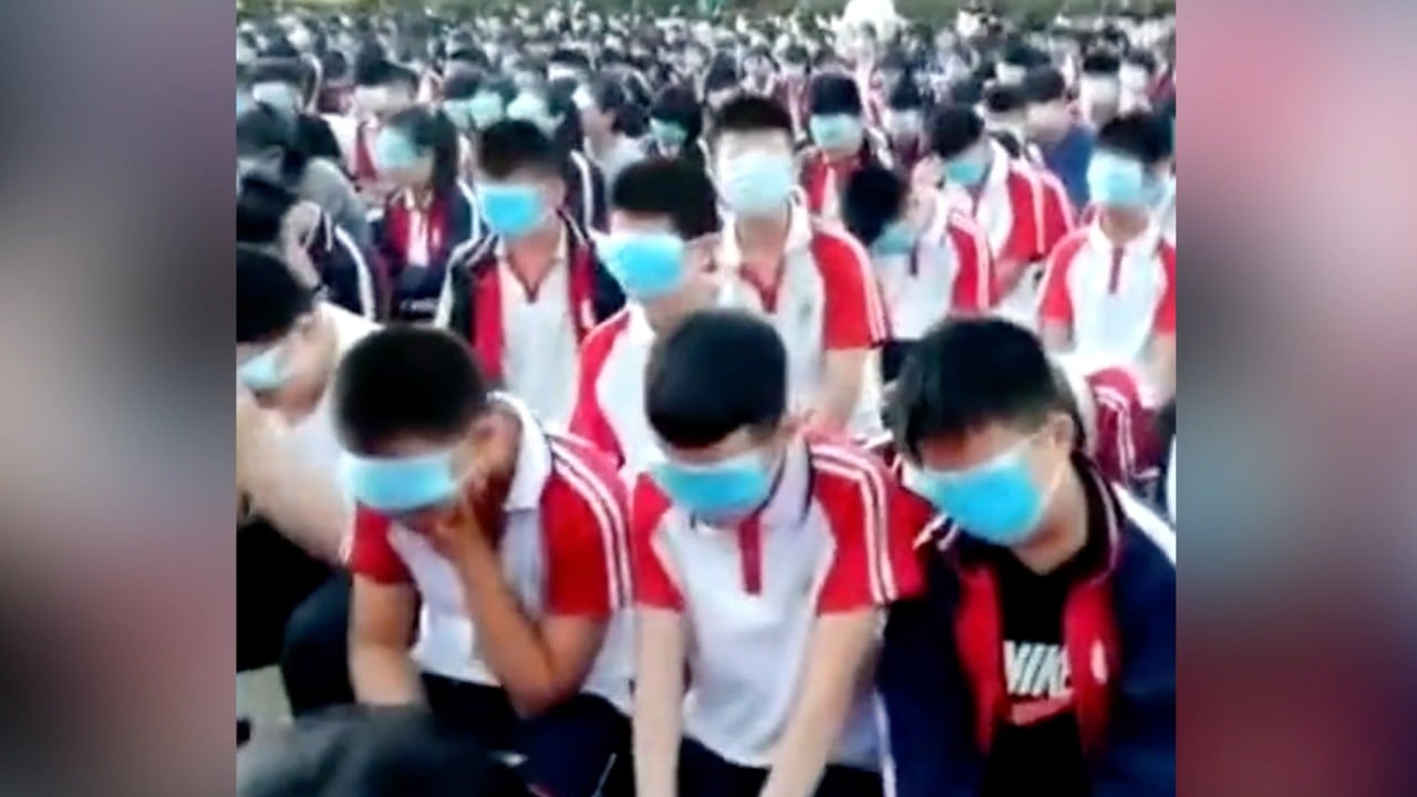 Schools in China make students cover eyes to feel gratitude for parents