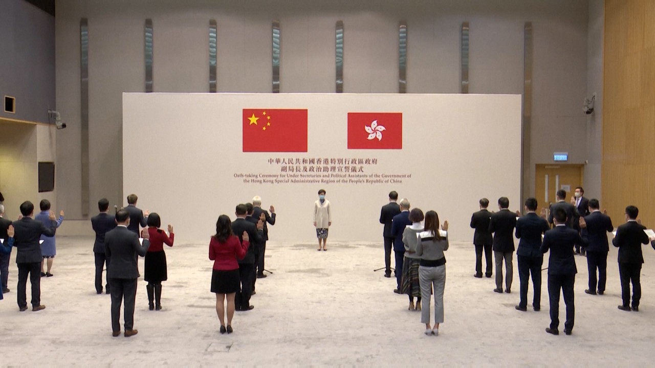High-ranking officials take oath pledging loyalty to Hong Kong and the Basic Law 