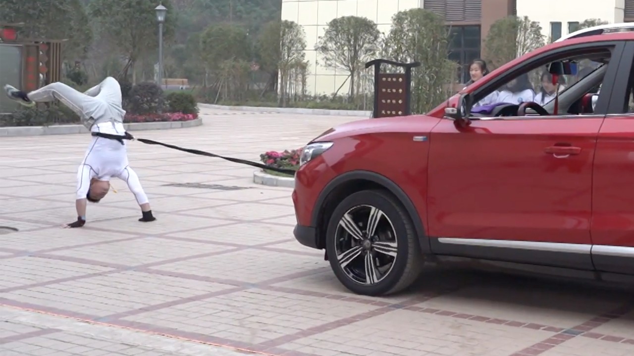 Chinese ‘handstand master’ pulls car while walking on hands 