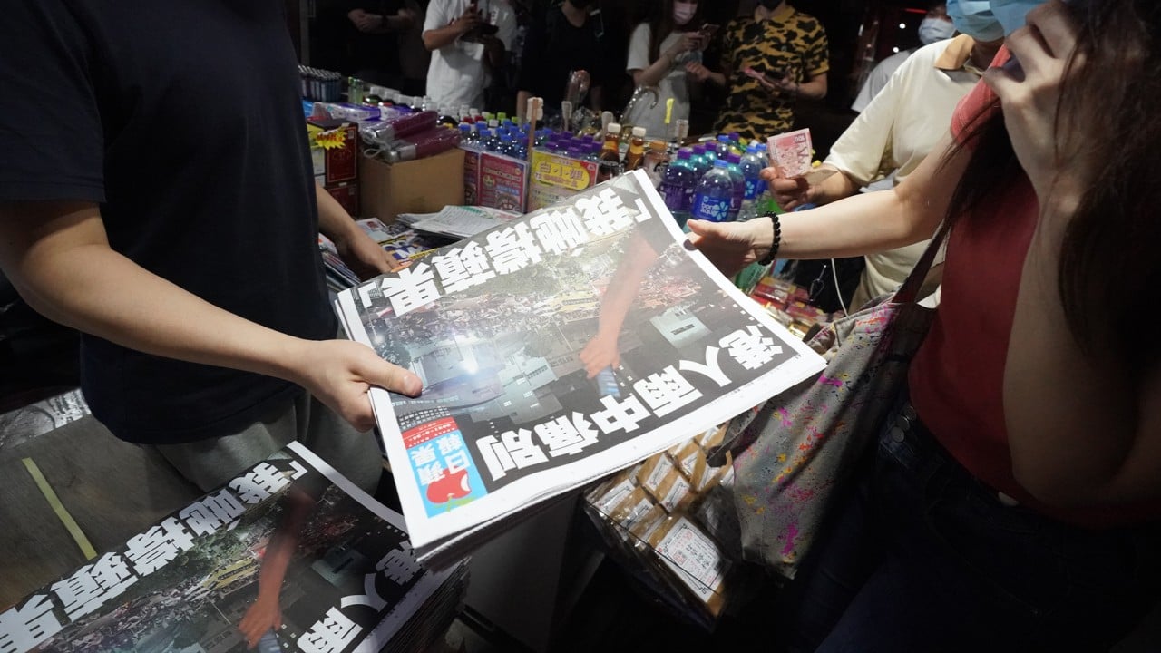Hong Kong tabloid Apple Daily ceases operations after top executives arrested, assets frozen