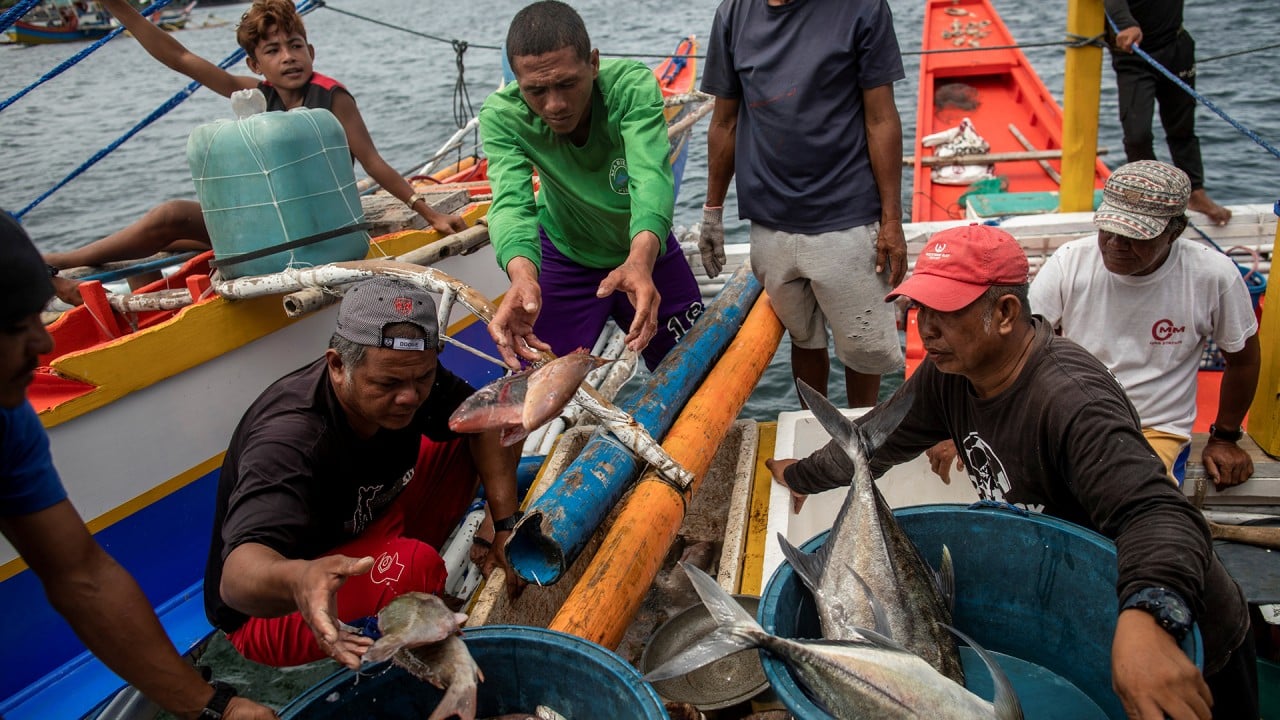 Philippine fishermen claim continued Chinese harassment on South China Sea