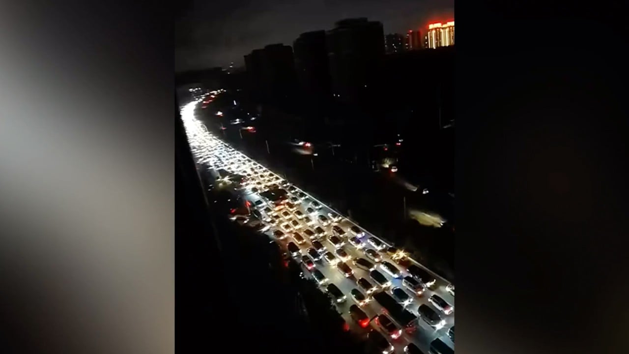 Power crisis in China leaves highway in the dark