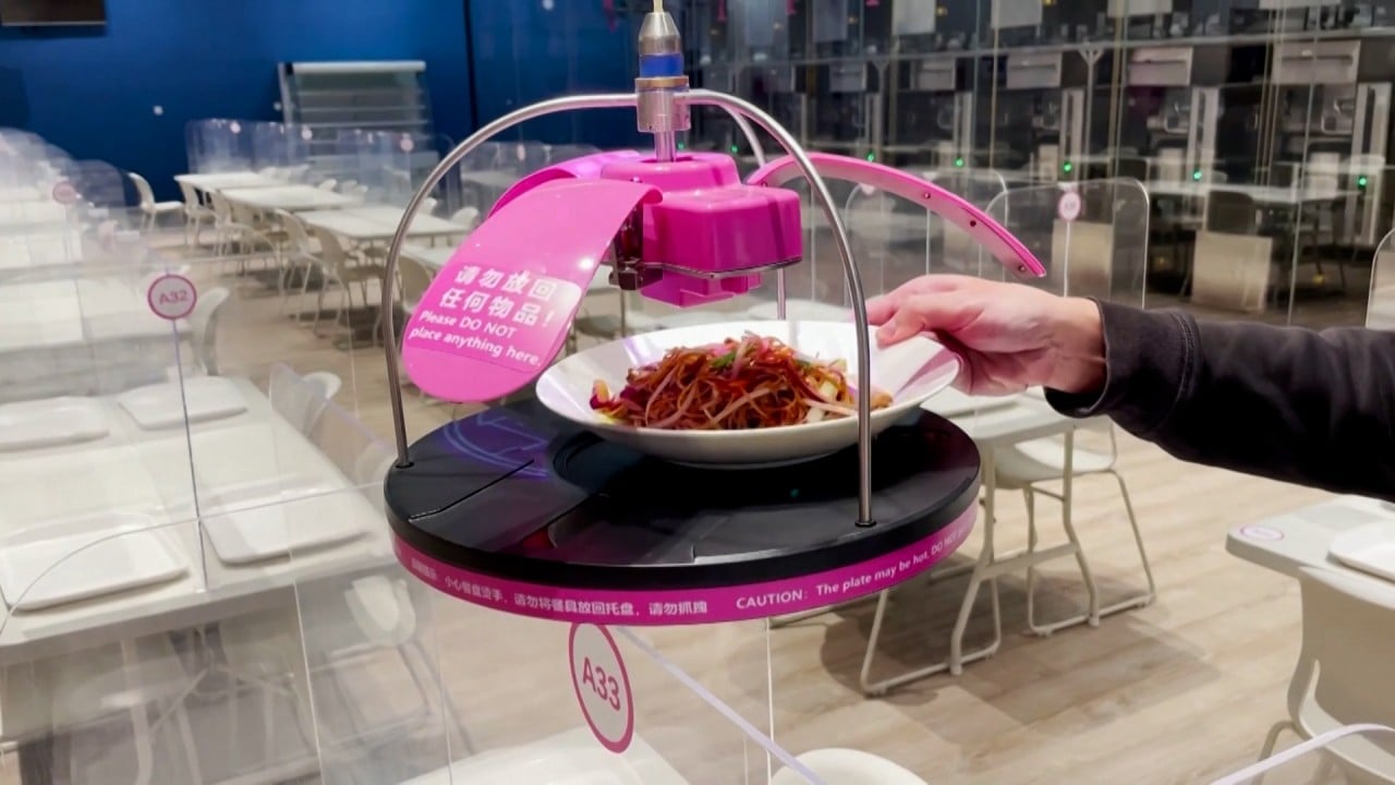 Canteen robots serve noodles at Beijing Olympic Winter Games