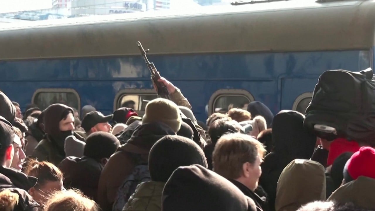Ukraine conflict: Gunshots fired to disperse huge crowds at Kyiv train station