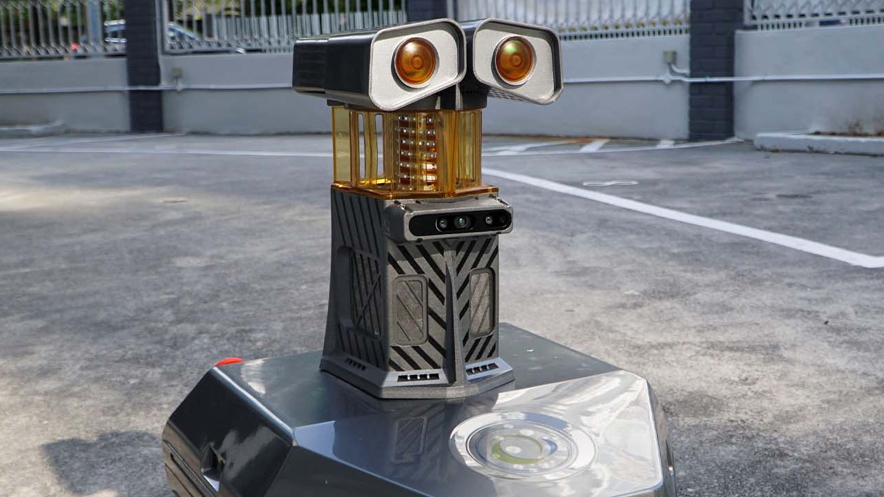 Singapore employs robots to fill labour gaps