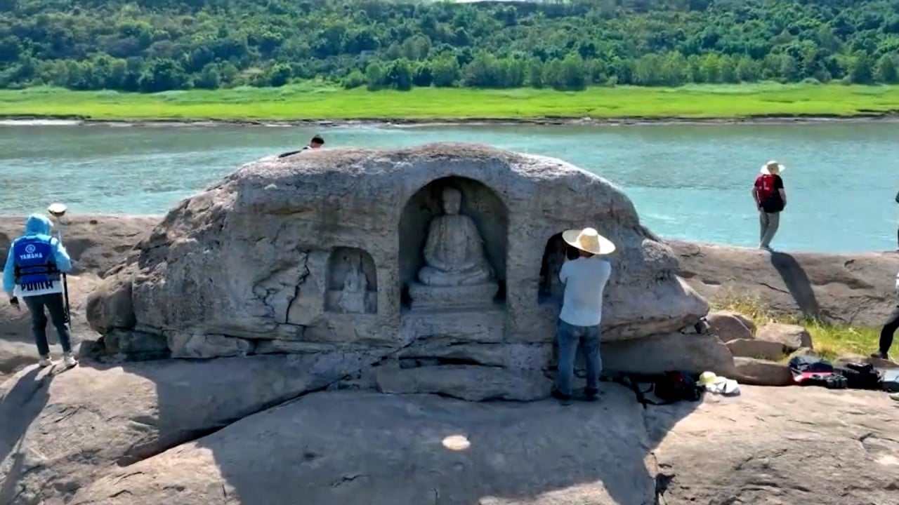600-year-old statues revealed as China’s Yangtze river dips to lowest level in 150 years 