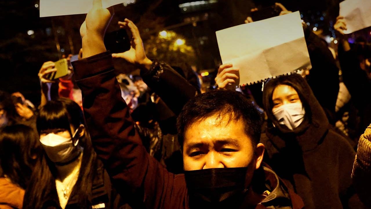 Las protestas estallan en China por cero-Covid, bloqueos después del incendio mortal de Urumqi