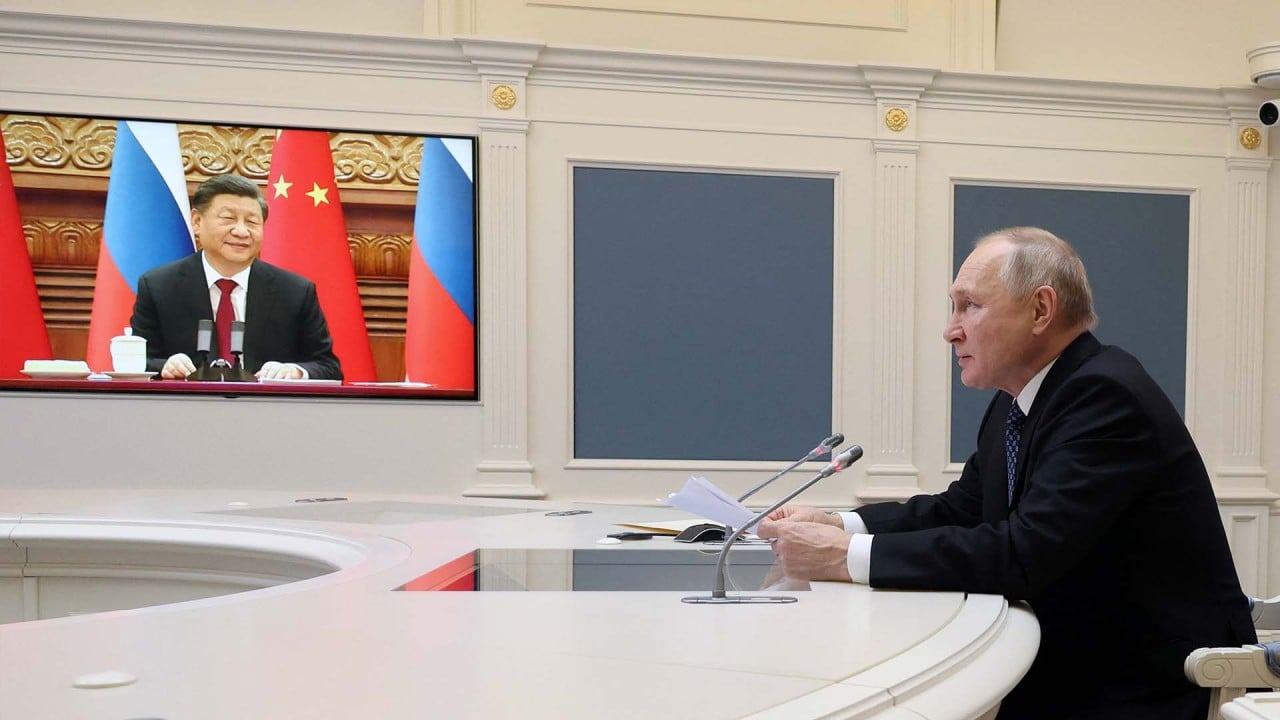 Vladimir Putin invites Xi Jinping to visit as Russian and Chinese leaders look to deepen ties 