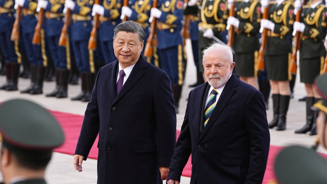 Which 8 countries are using Chinas yuan more, and what does it mean for the US dollar?