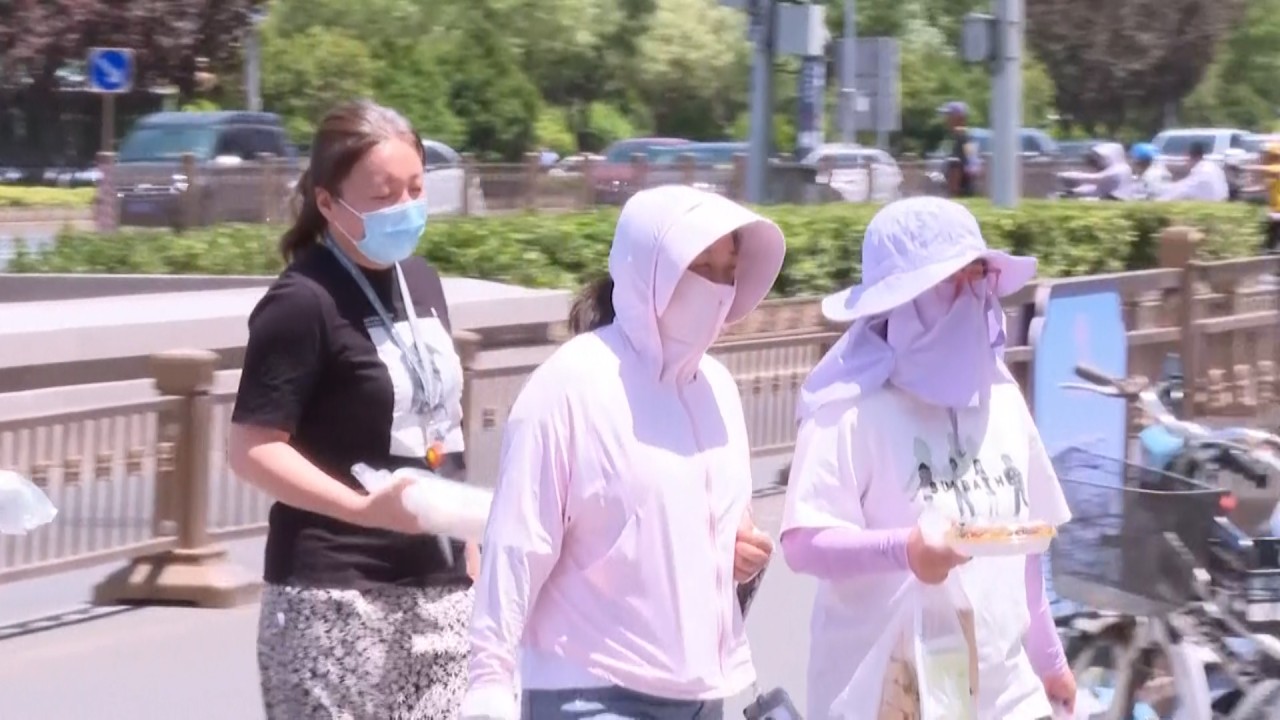 Beijing residents brace for scorching heat as temperatures exceed 40 degrees Celsius
