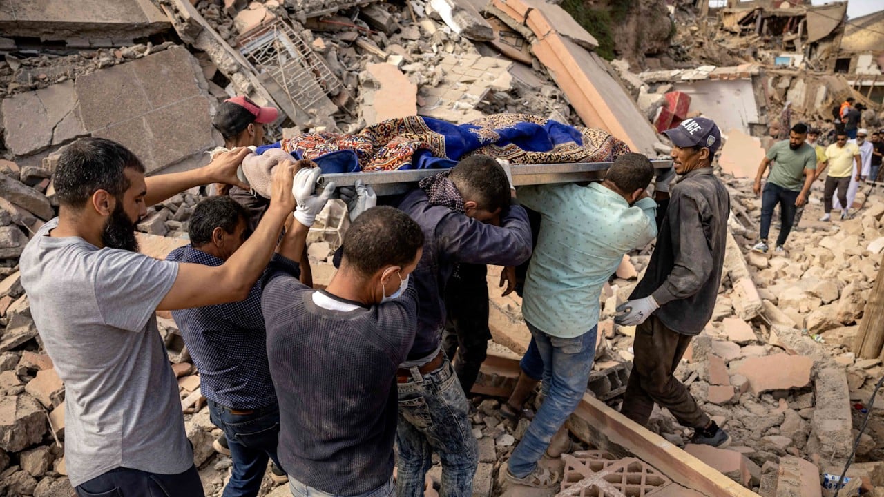Moroccans pitch in to help quake victims amid slow official response