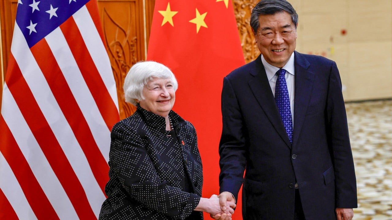 Beijing dice que Estados Unidos está tratando “obstinadamente” de contener a China antes de la visita de Blinken