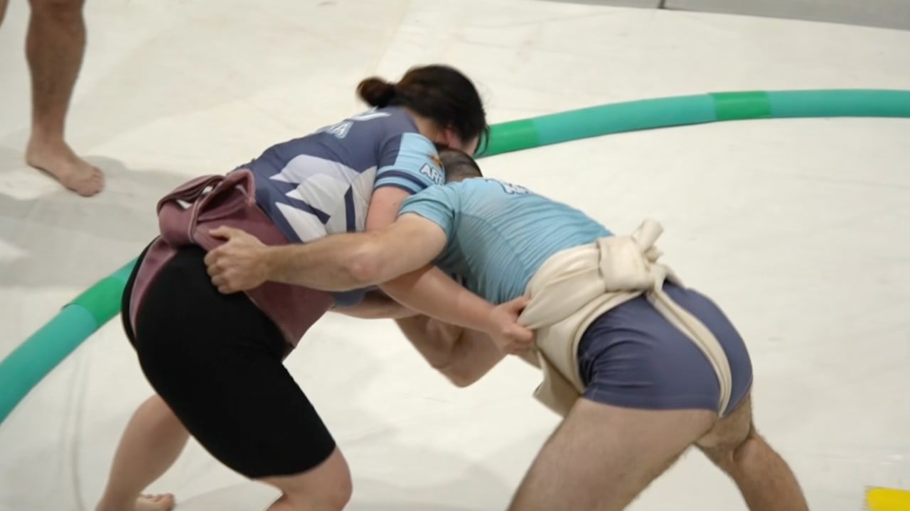 Female sumo wrestler breaks gender barriers