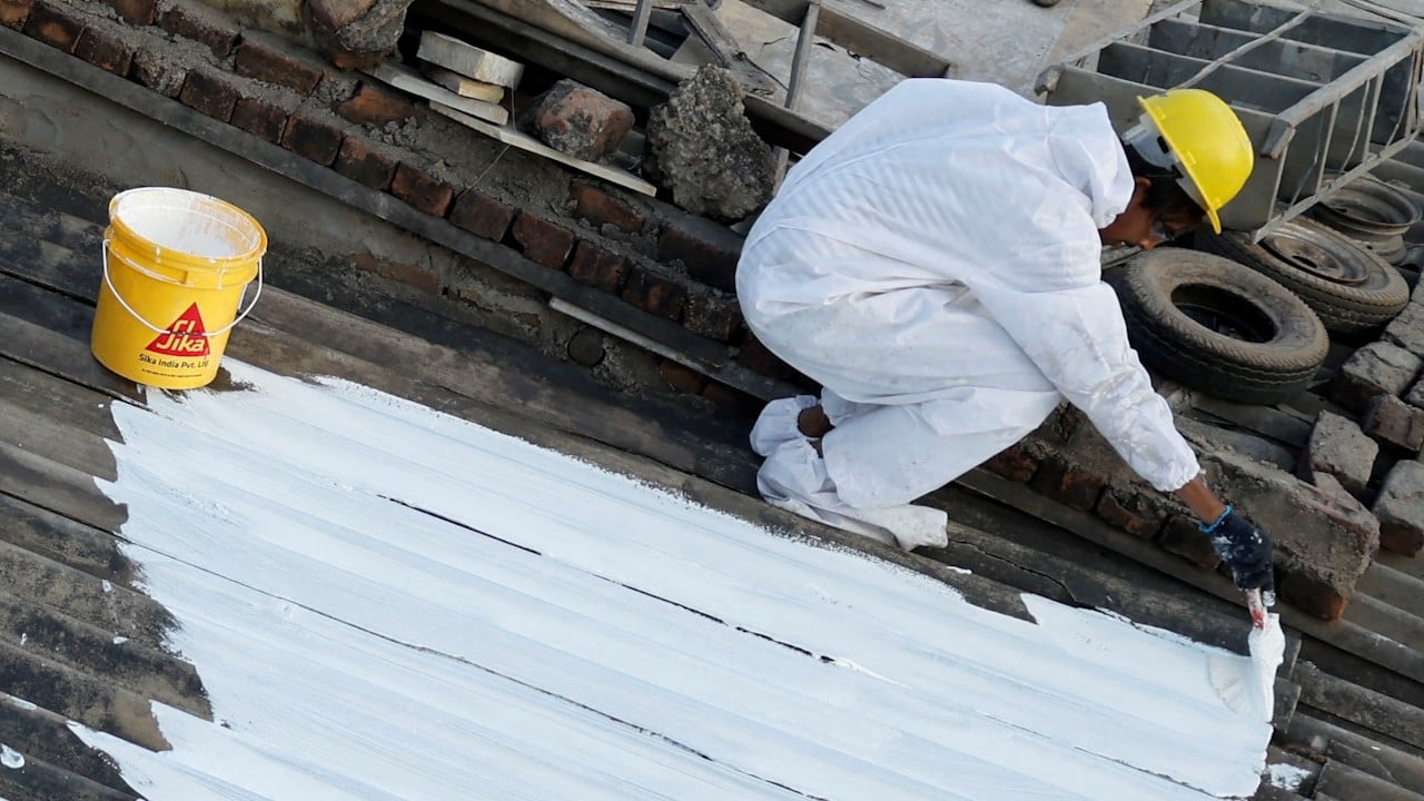 Indian slums get cool roofs to beat summer heat