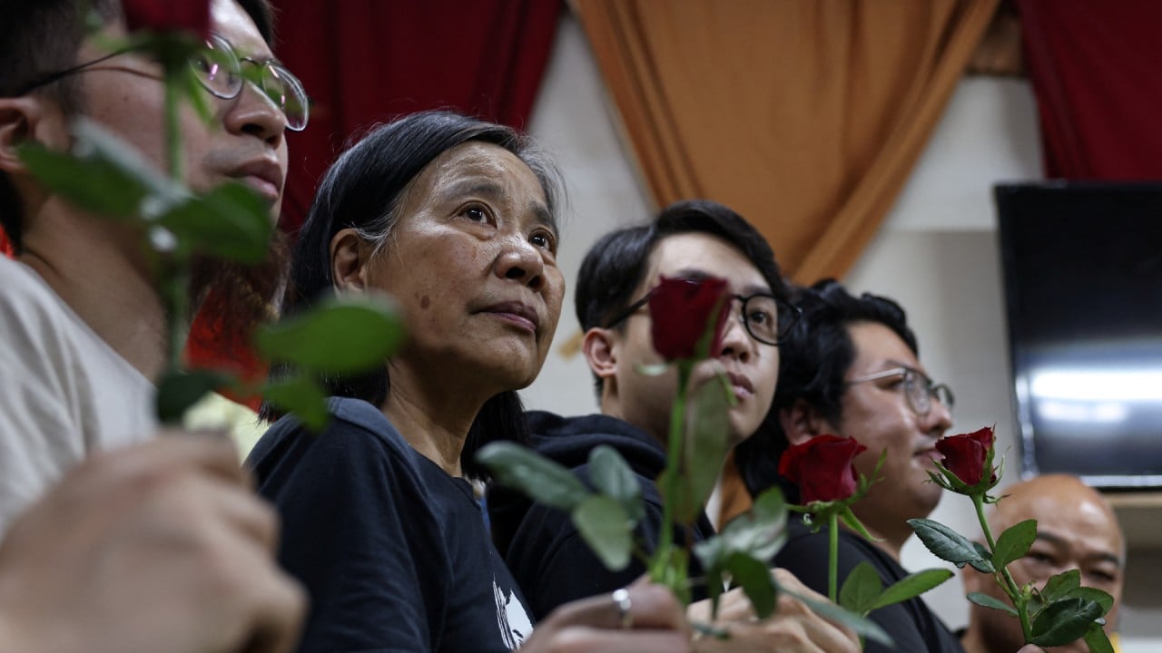 Hong Kong opposition party folds