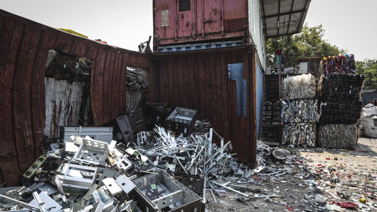 File:Discarded leftover e-waste parts in Hong Kong.jpg - Wikimedia Commons