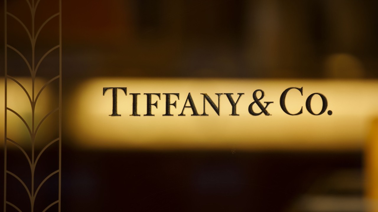 Dona da Tiffany e Dior ganha impulso com reabertura econômica da China