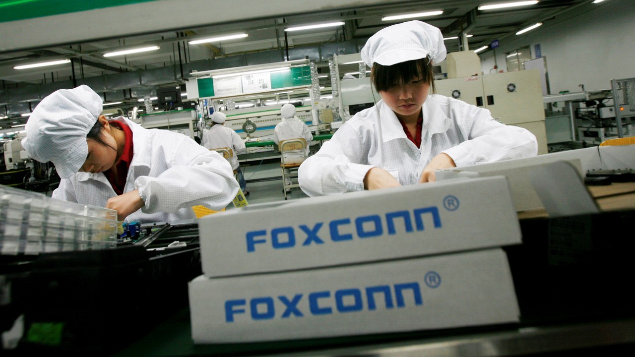 Chinese workers at Apple supplier Foxconn stage street protest over unpaid  bonuses | South China Morning Post
