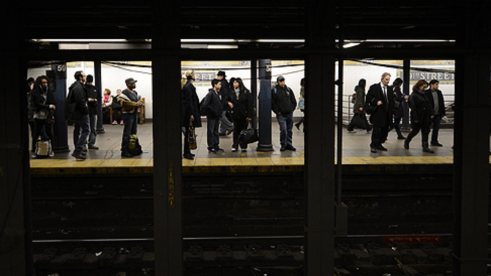 版画 DEATH NYC AW62 Furore over horrific New York Post photo of subway death | South
