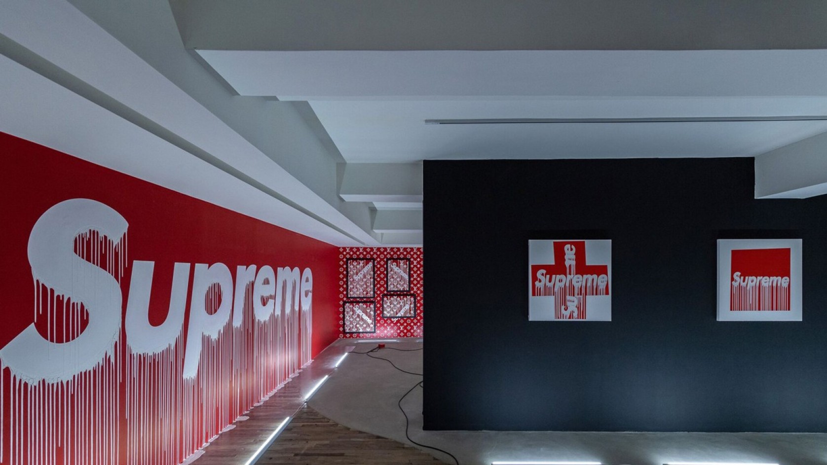 世界限定100枚 DEATH NYC 孫 悟空 Supreme VUITTON Zevs' comeback exhibition in Hong Kong challenges Supreme and