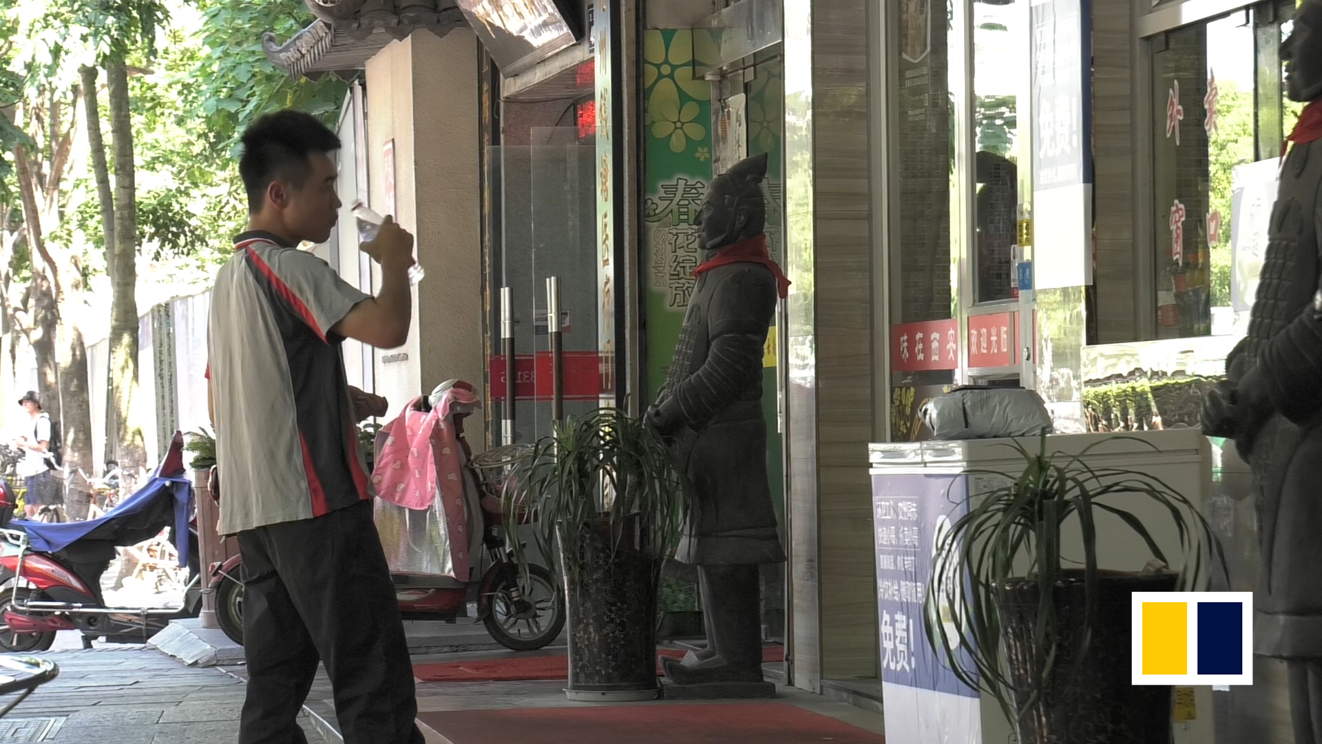 Free cool drinks for China’s ‘city supermen’