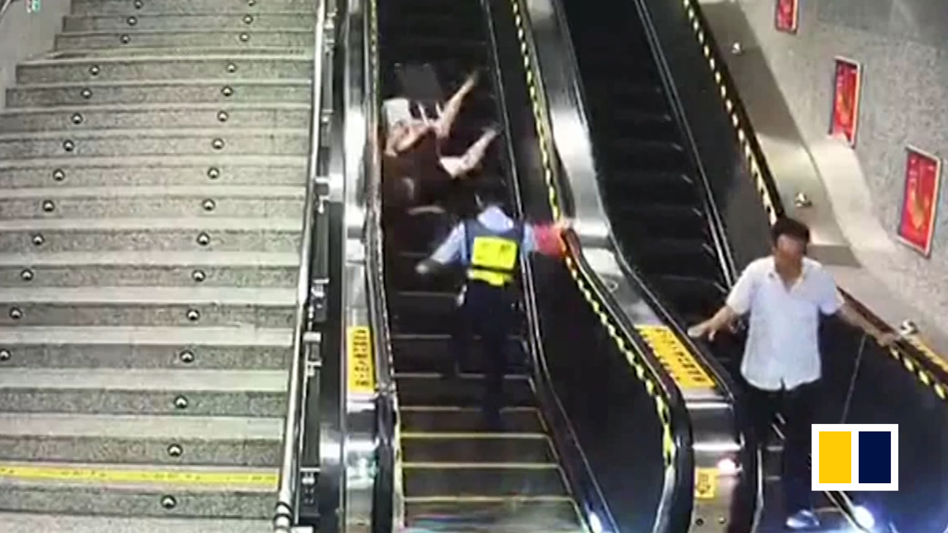Policewoman saves elderly woman falling down escalator